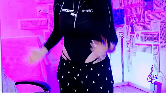 MonicaLowes webcam