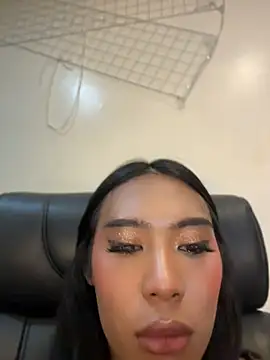 hugecock_tamira webcam