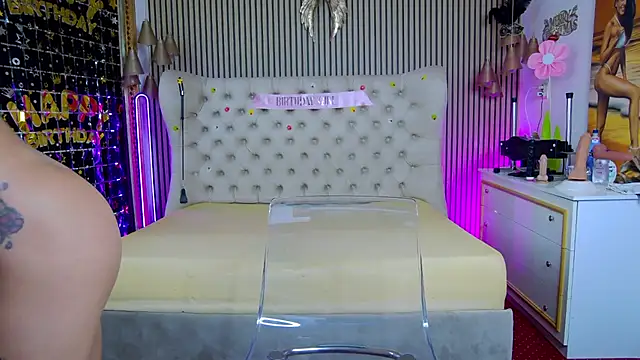PlayfulShow webcam