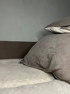 LaraVoosh webcam