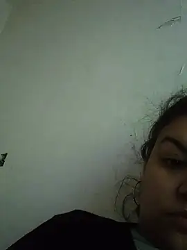 Luzz12 live cam on StripChat
