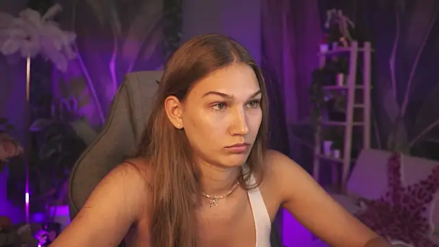 chat on live Sweet Emilya