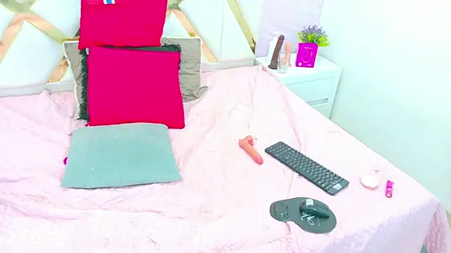 adult random cam Sarah Blakee 