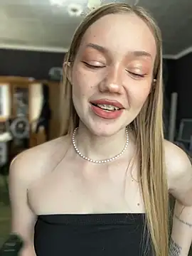 MilaMoone webcam