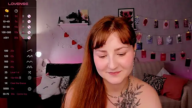 velvet_cherry_ live cam on StripChat