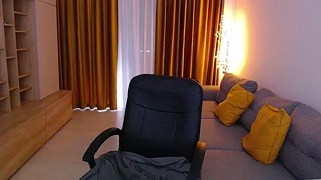 mia_bloomy webcam