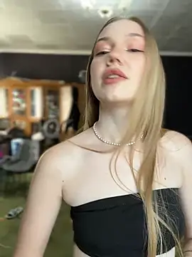 MilaMoone webcam