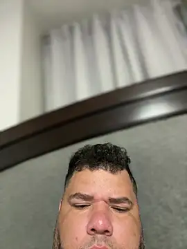 HotDominicanCum webcam