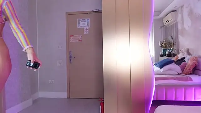 JullyBlair webcam