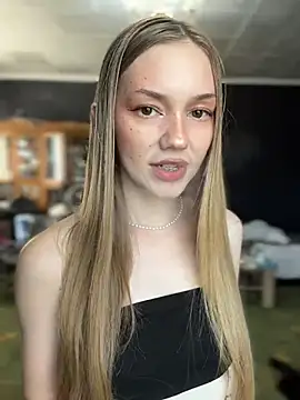 MilaMoone webcam