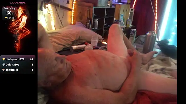 Pussyeat2please webcam