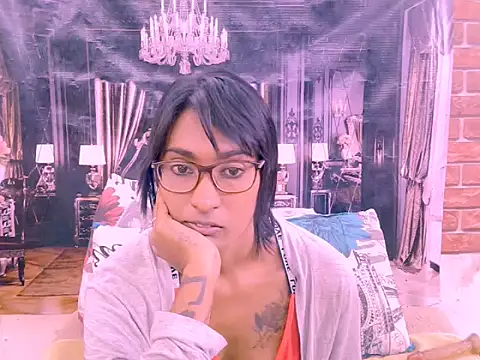 IndianRebel4u2Luv webcam