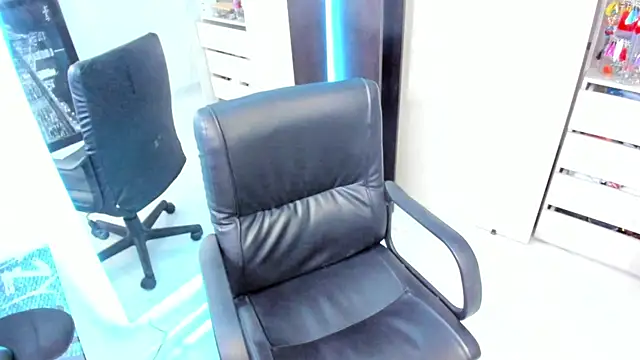 BellaFlaming webcam