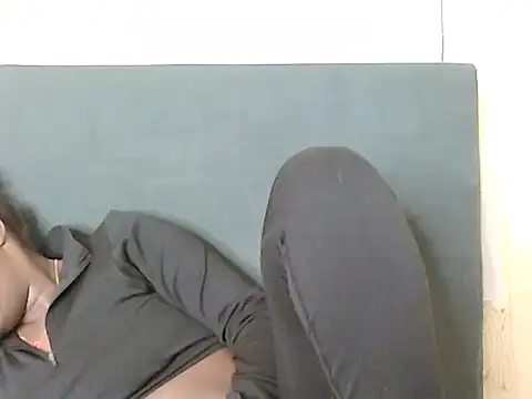 roziebeauty webcam
