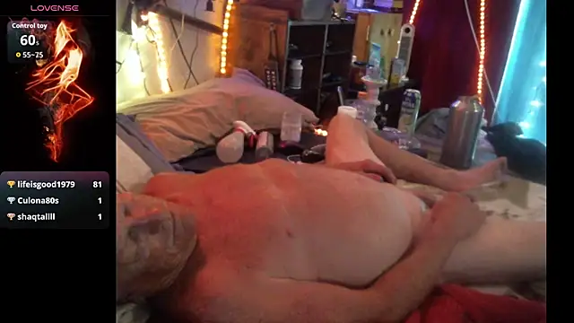 Pussyeat2please webcam