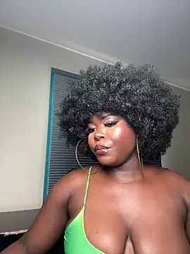 WomanNextdoor1 webcam