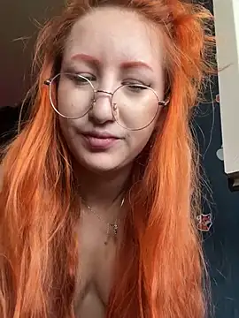 DaddysLittleSlutfox webcam