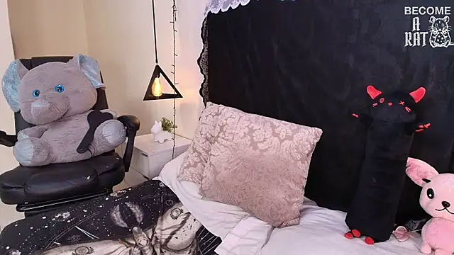 IvyBelle_ live cam on StripChat