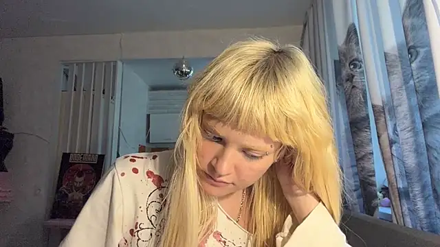 FreedaDeloach live cam on StripChat