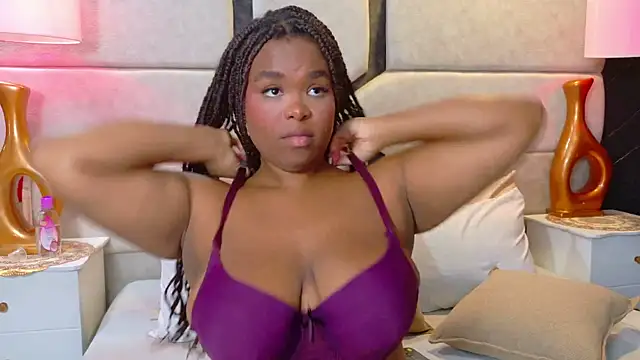 EbonyHenner live cam on StripChat