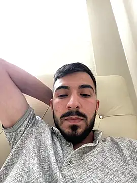 Justwomenfucker webcam