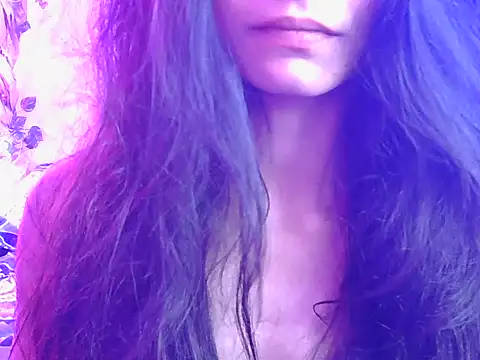 Yours-Zoya webcam