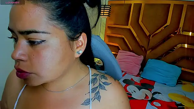 Violett_Cinnamon webcam