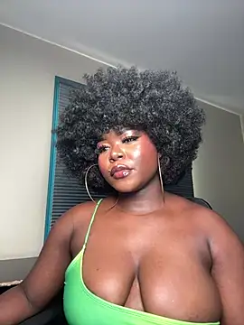 WomanNextdoor1 webcam