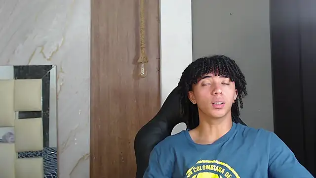 kim_curlyy webcam