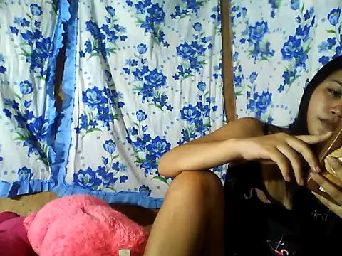 PinaySkinnyJust18 webcam