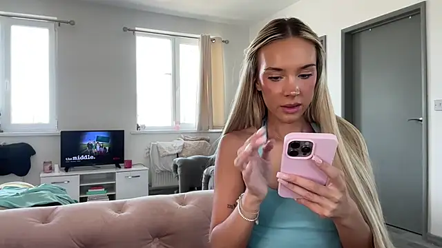 Naughtyblondex webcam