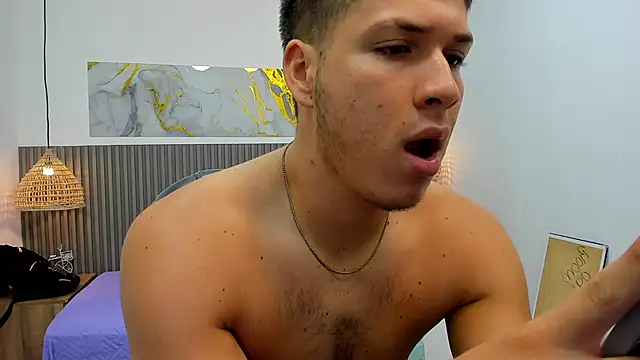 AlessandroFranco live cam on StripChat