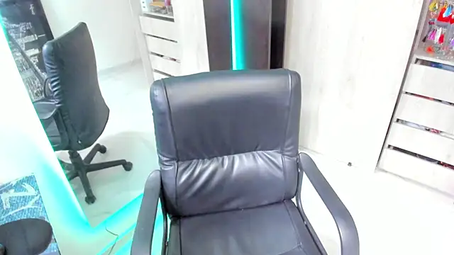 BellaFlaming webcam