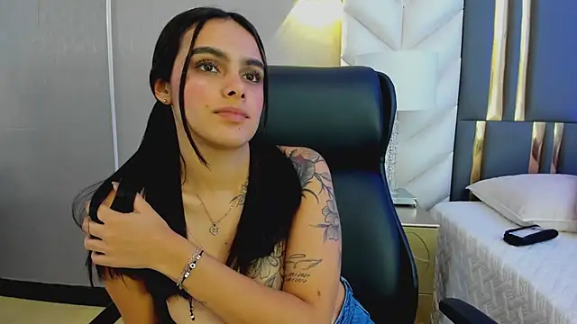 ChloeHarper_ webcam