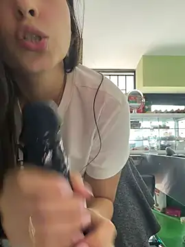 voyeur cam LittleDoll 