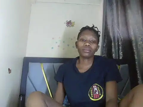 smallnaughtygirl webcam