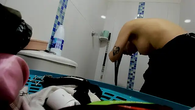 Sweet-Suck69 webcam
