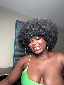 WomanNextdoor1 webcam