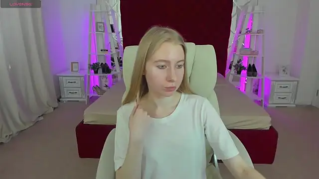 Alina_Blonde webcam