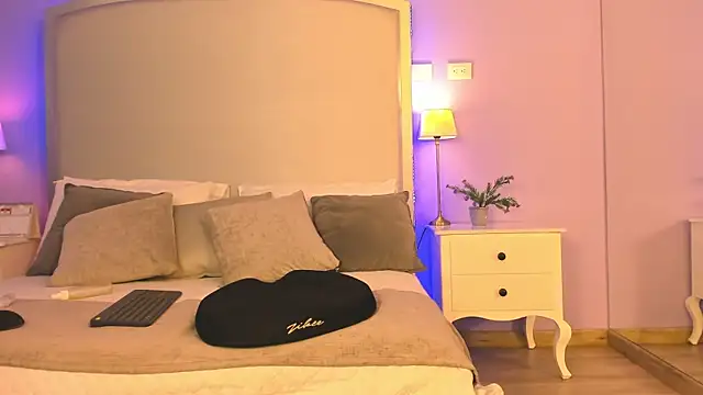 salome_moon_ webcam