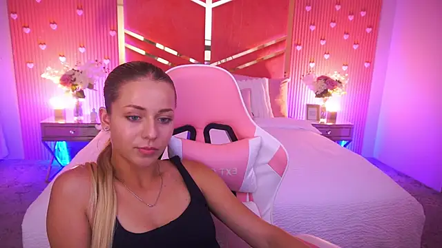DoveLovee webcam