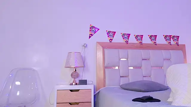 mia_hank webcam