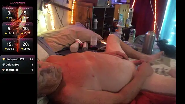Pussyeat2please webcam