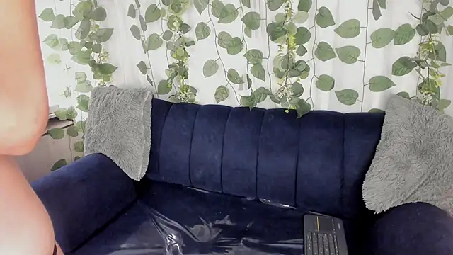 chloe_petite2 webcam