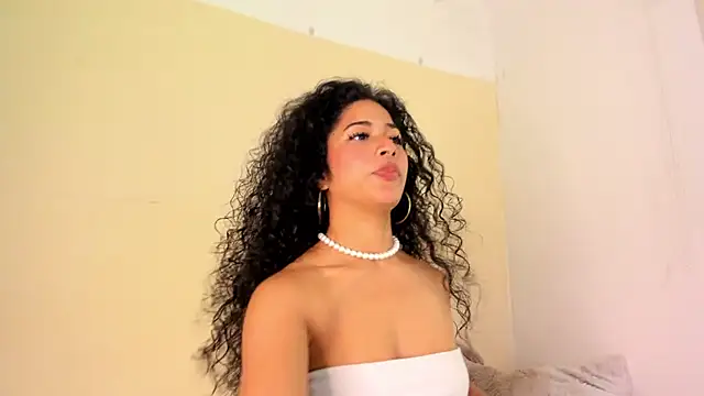 Nadia-Monroe webcam