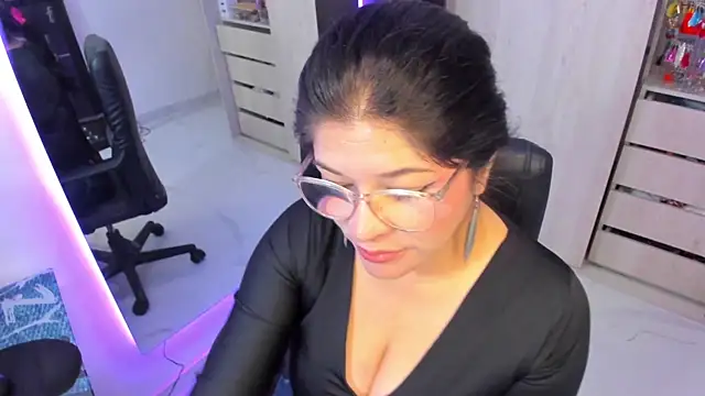 BellaFlaming webcam