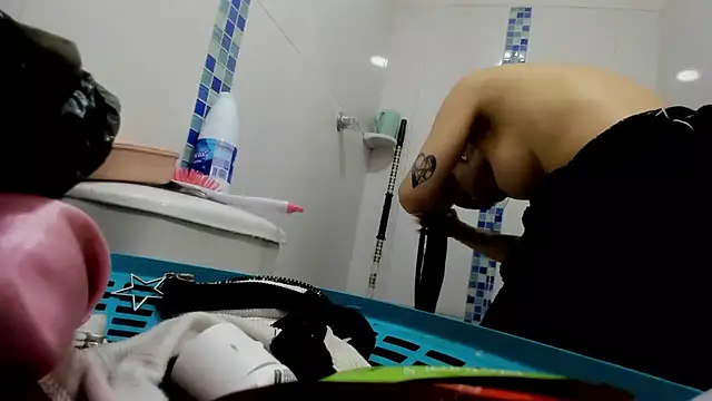 Sweet-Suck69 webcam