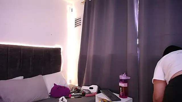 Nicol_Love0 webcam