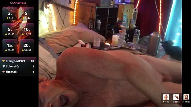 Pussyeat2please webcam