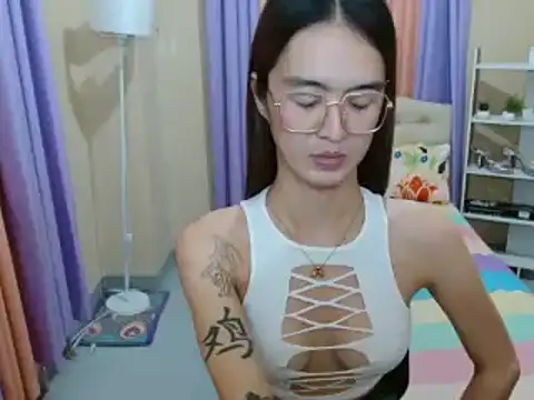 XxTsUncutAskaxX webcam